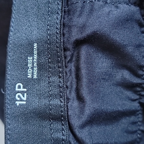 LIZ CLAIBORNE MID RISE BLACK CROP JEANS/ SIZE 12P. - Picture 3 of 11